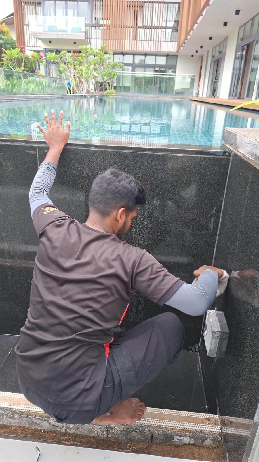 Liquid membrane, external planter wall